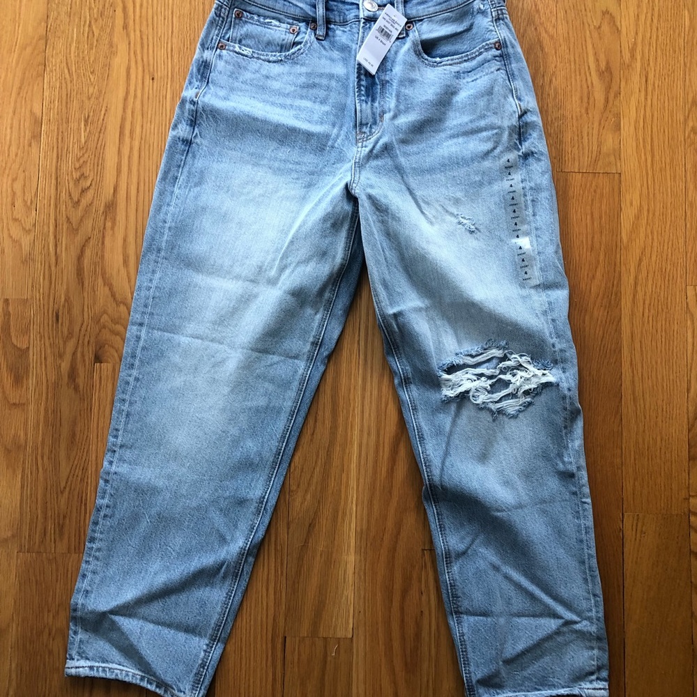 AE 90s high rise boyfriend jean size 4 short